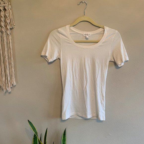 Forever 21 Basic Tee - Picture 1 of 2